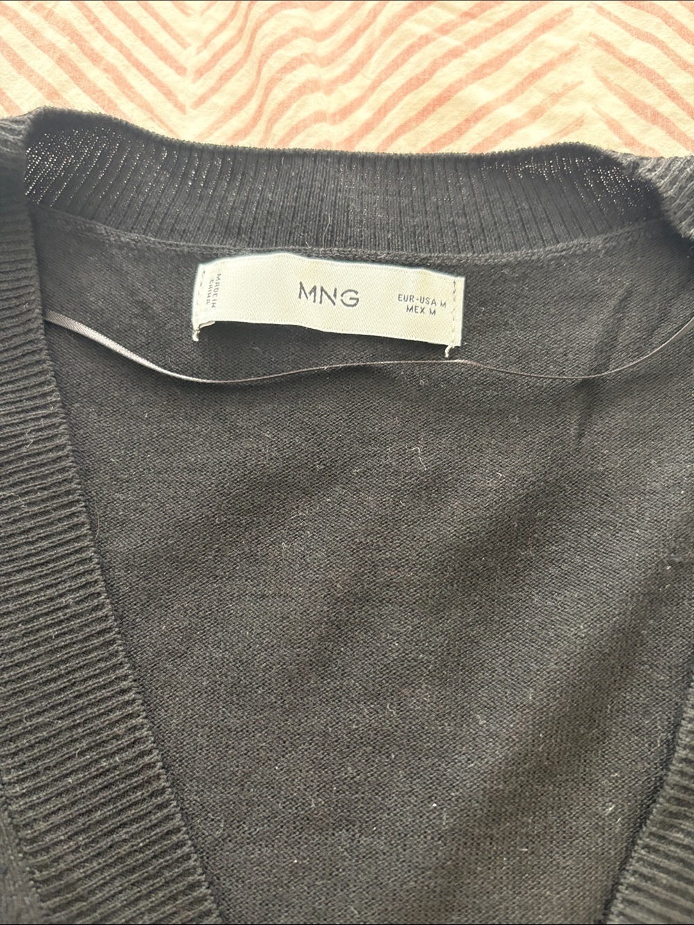 MANGO BLACK KNIT VNECK CARDIGAN- medium - Picture 2 of 3